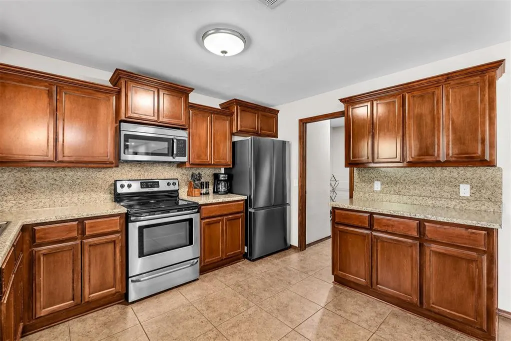 Photo 10 — 905 Mulberry Lane, El Reno, OK 73036