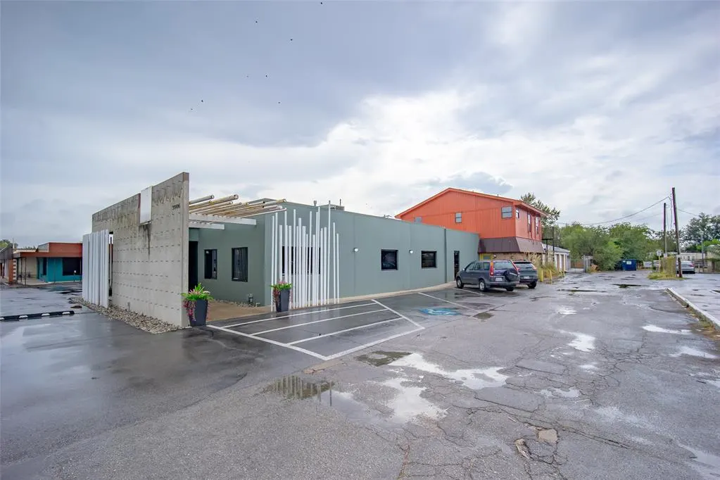 Photo 2 — 3904 NW 10th Street, Oklahoma City, OK 73107