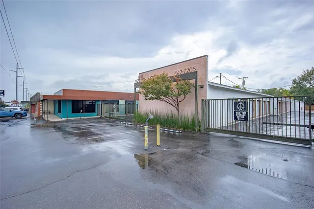 Photo 4 — 3904 NW 10th Street, Oklahoma City, OK 73107