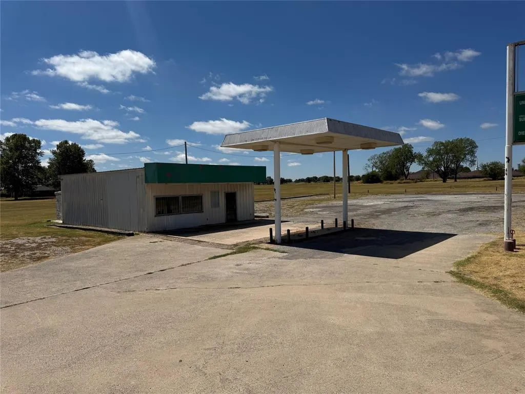 Front exterior — 8380 State Highway 39 Highway, Lexington, OK 73051