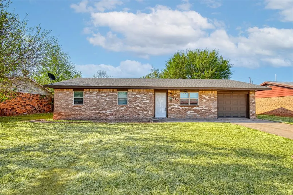 Front exterior — 410 Hoover Circle, Elk City, OK 73644