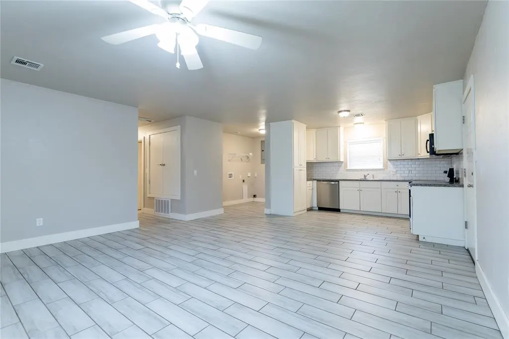 Photo 3 — 410 Hoover Circle, Elk City, OK 73644