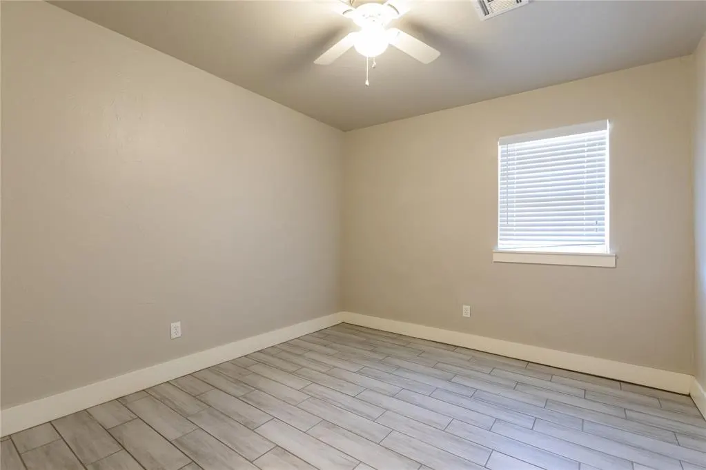 Photo 7 — 410 Hoover Circle, Elk City, OK 73644