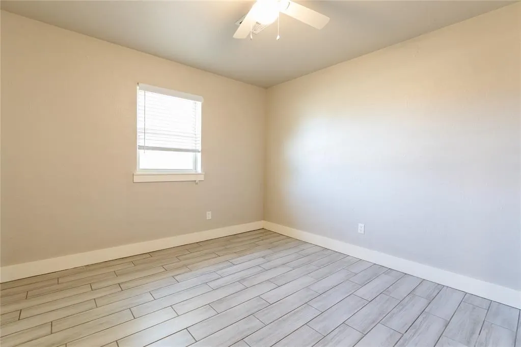 Photo 9 — 410 Hoover Circle, Elk City, OK 73644