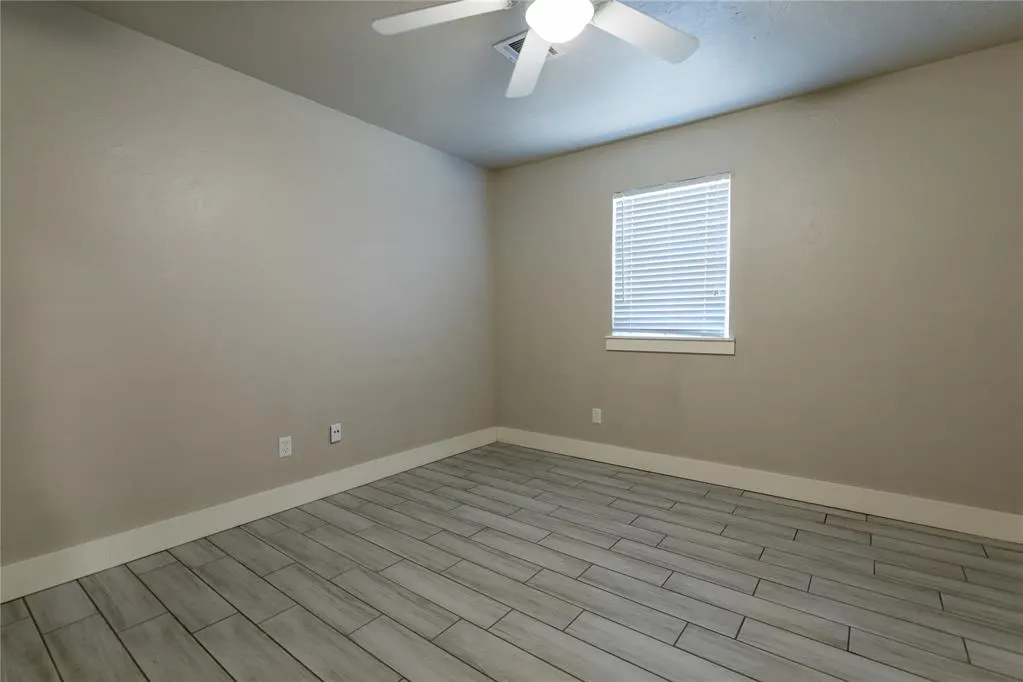 Photo 11 — 410 Hoover Circle, Elk City, OK 73644