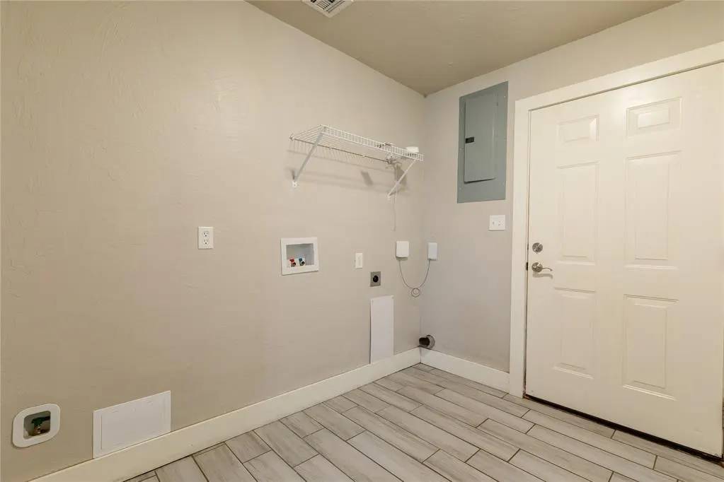 Photo 12 — 410 Hoover Circle, Elk City, OK 73644