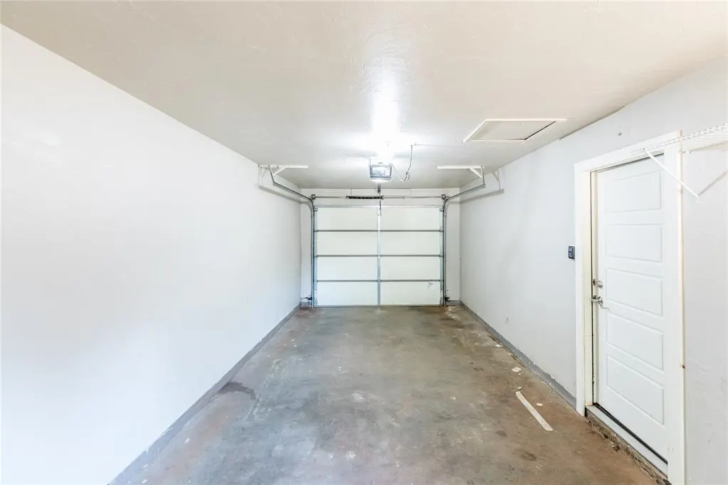 Photo 13 — 410 Hoover Circle, Elk City, OK 73644