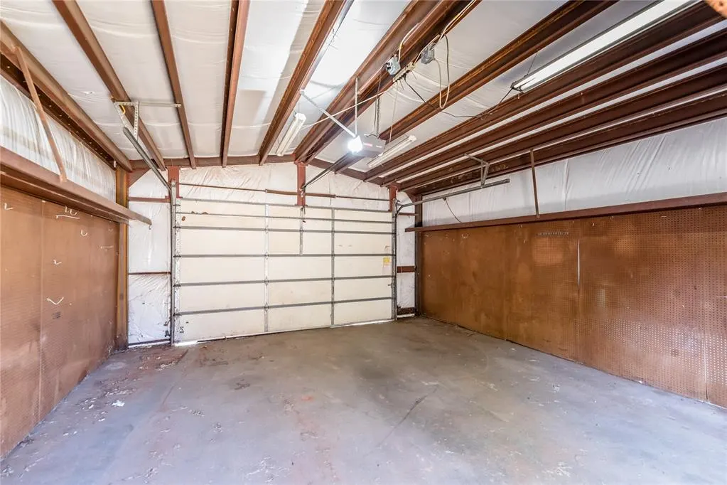 Photo 15 — 410 Hoover Circle, Elk City, OK 73644