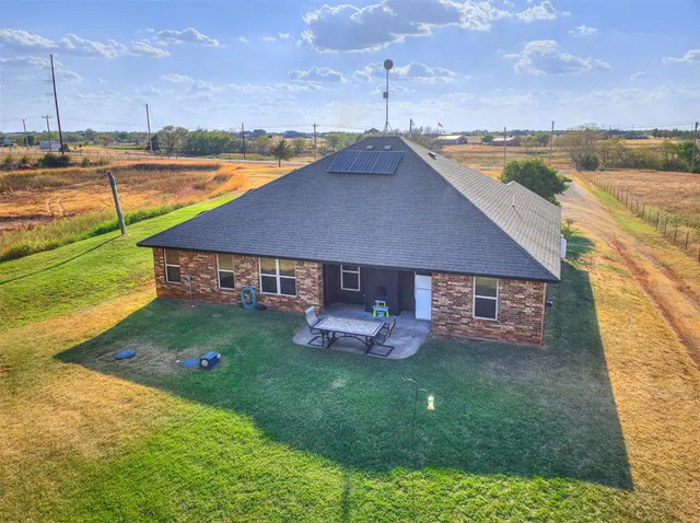 Photo 6 — 30191 N 2970 Road, Cashion, OK 73016