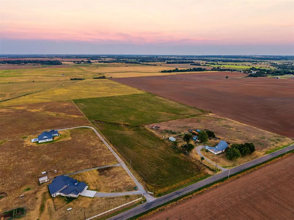 Photo 3 — 1616 N Gregory Road, Yukon, OK 73099