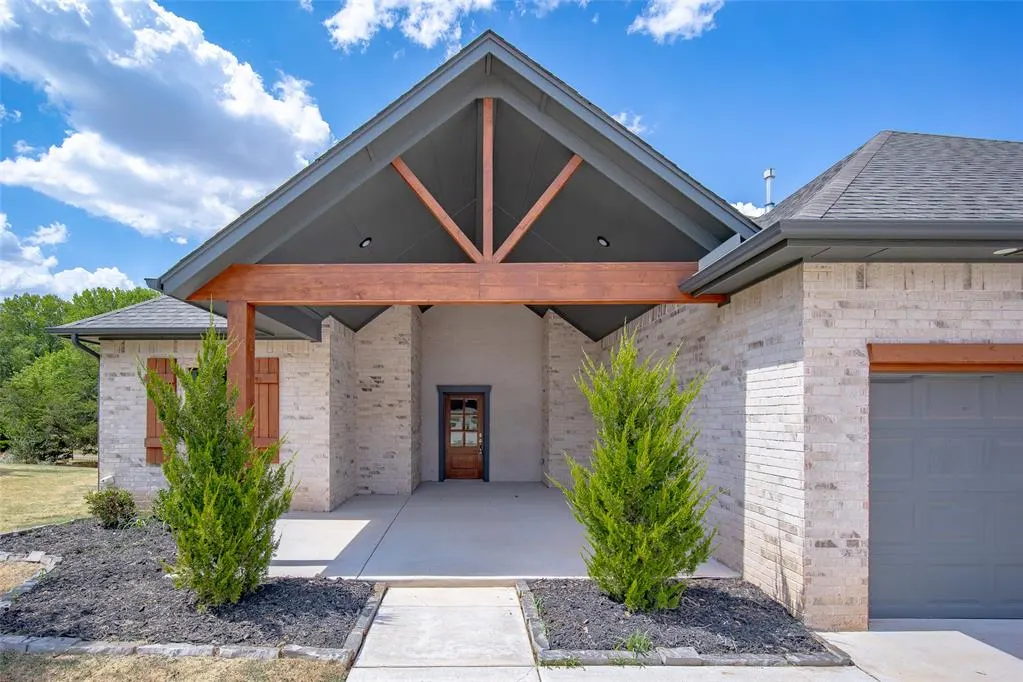 Front exterior — 817 Carrie Court, Purcell, OK 73080