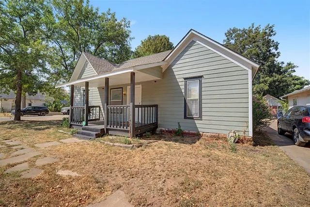 Photo 2 — 218 W Adams Street, Crescent, OK 73028