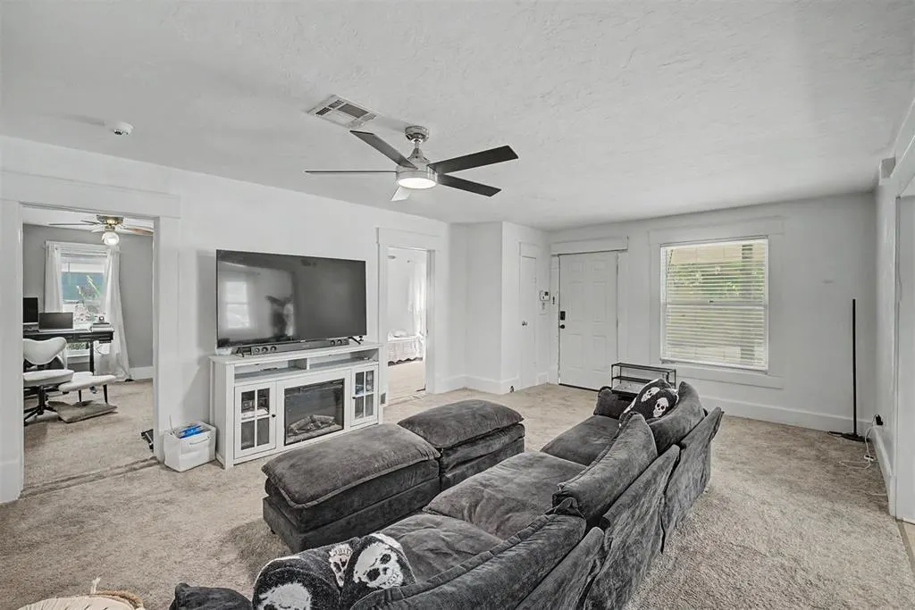 Photo 3 — 218 W Adams Street, Crescent, OK 73028