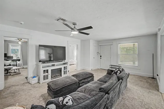 Photo 3 — 218 W Adams Street, Crescent, OK 73028