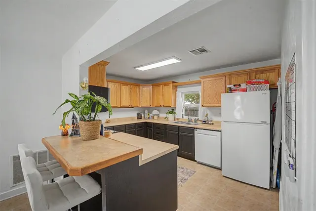 Photo 4 — 218 W Adams Street, Crescent, OK 73028