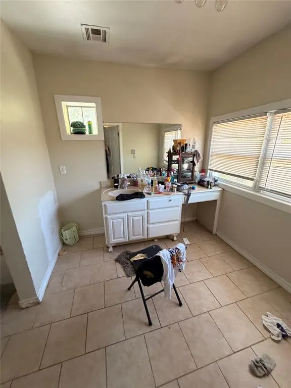 Photo 8 — 2221 Glen Ellyn Street, Oklahoma City, OK 73111