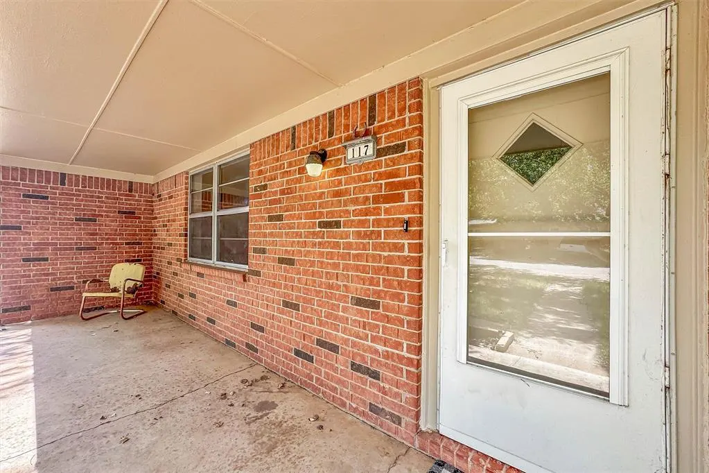 Photo 3 — 117 E 4th Street, Erick, OK 73645