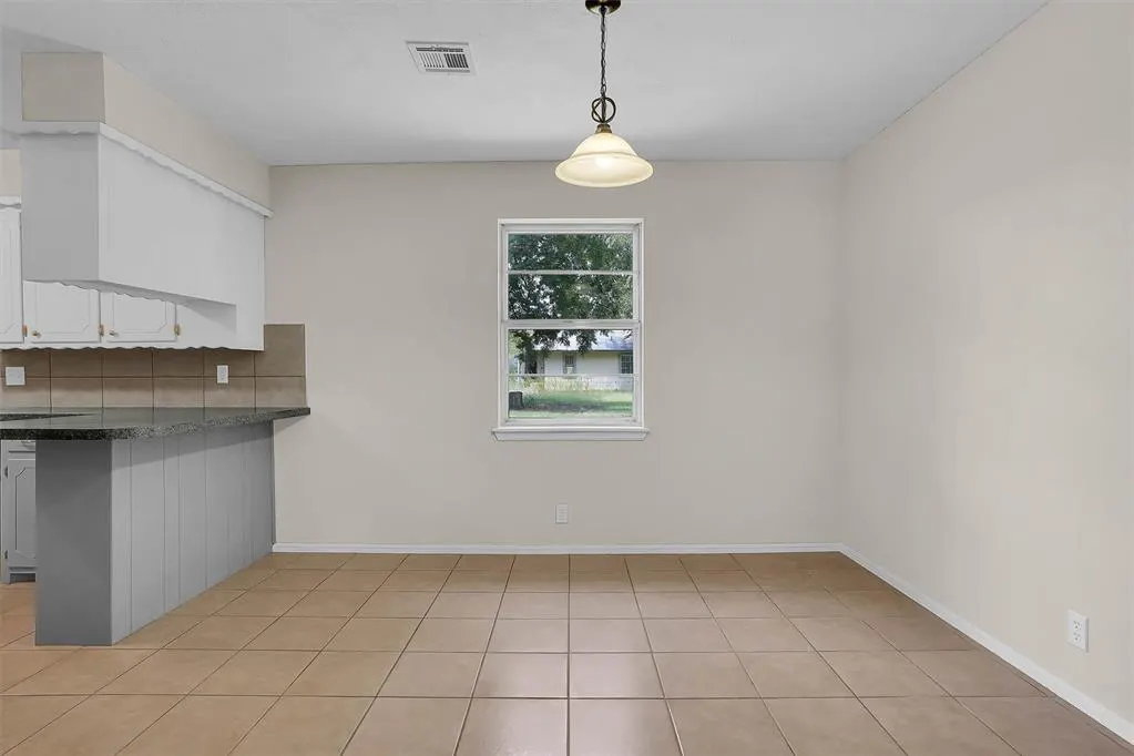 Photo 8 — 117 E 4th Street, Erick, OK 73645