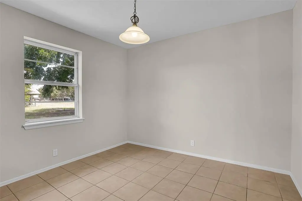 Photo 9 — 117 E 4th Street, Erick, OK 73645