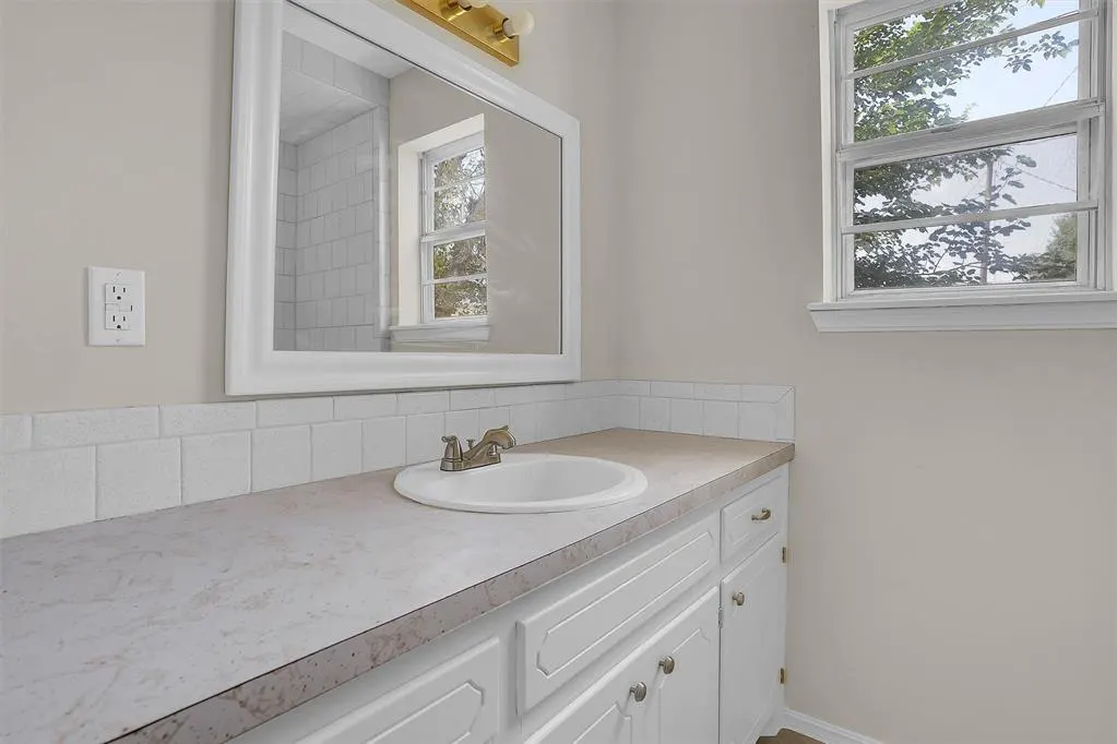 Photo 19 — 117 E 4th Street, Erick, OK 73645