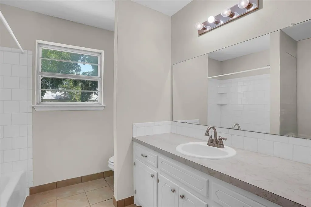 Photo 23 — 117 E 4th Street, Erick, OK 73645