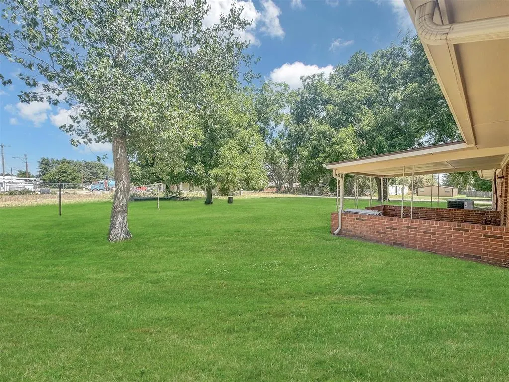 Photo 30 — 117 E 4th Street, Erick, OK 73645