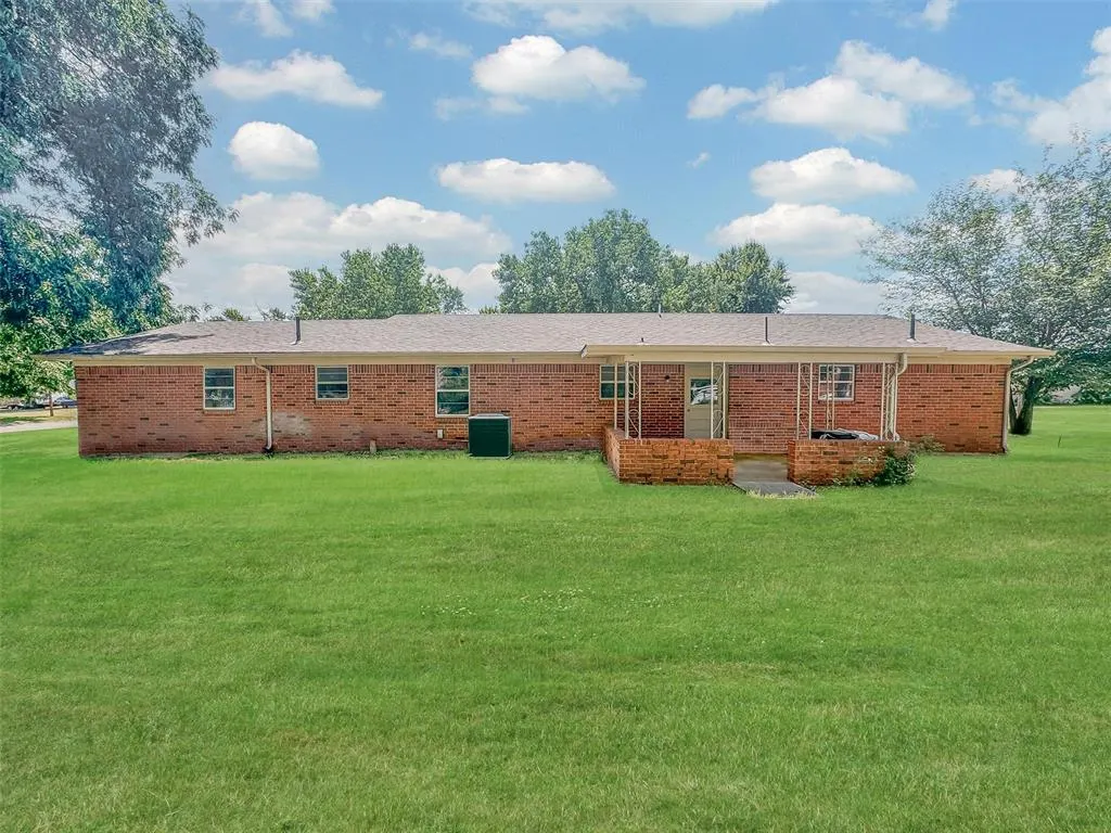 Photo 31 — 117 E 4th Street, Erick, OK 73645