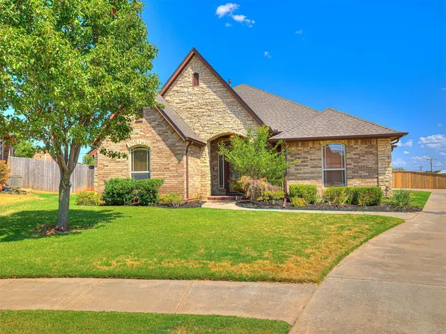 Front exterior — 2923 SE 5th Street, Moore, OK 73160