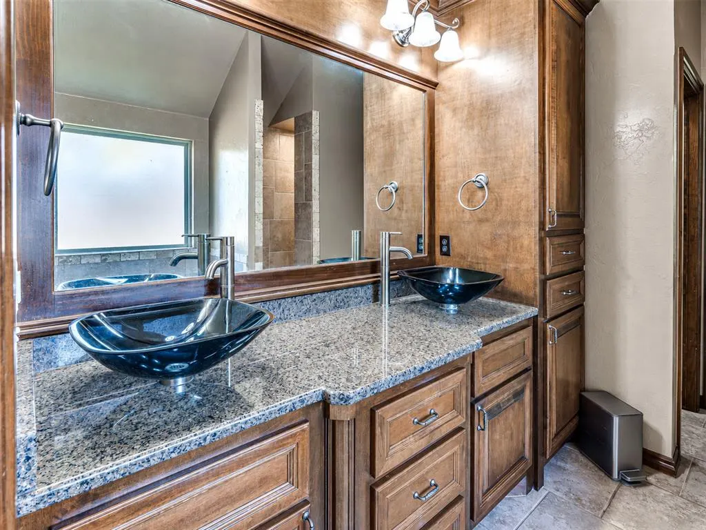 Photo 15 — 2923 SE 5th Street, Moore, OK 73160