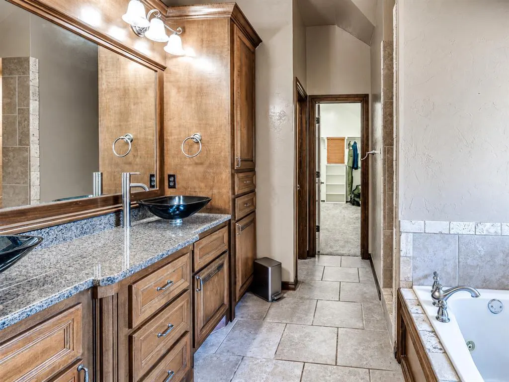 Photo 18 — 2923 SE 5th Street, Moore, OK 73160