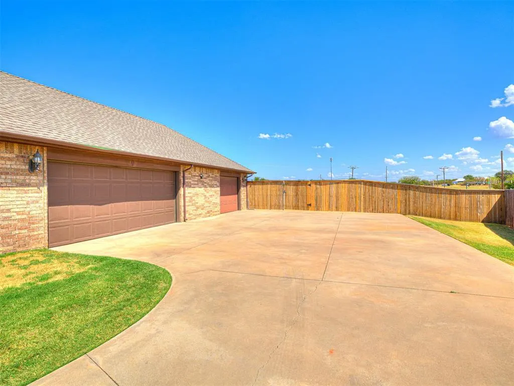 Photo 40 — 2923 SE 5th Street, Moore, OK 73160