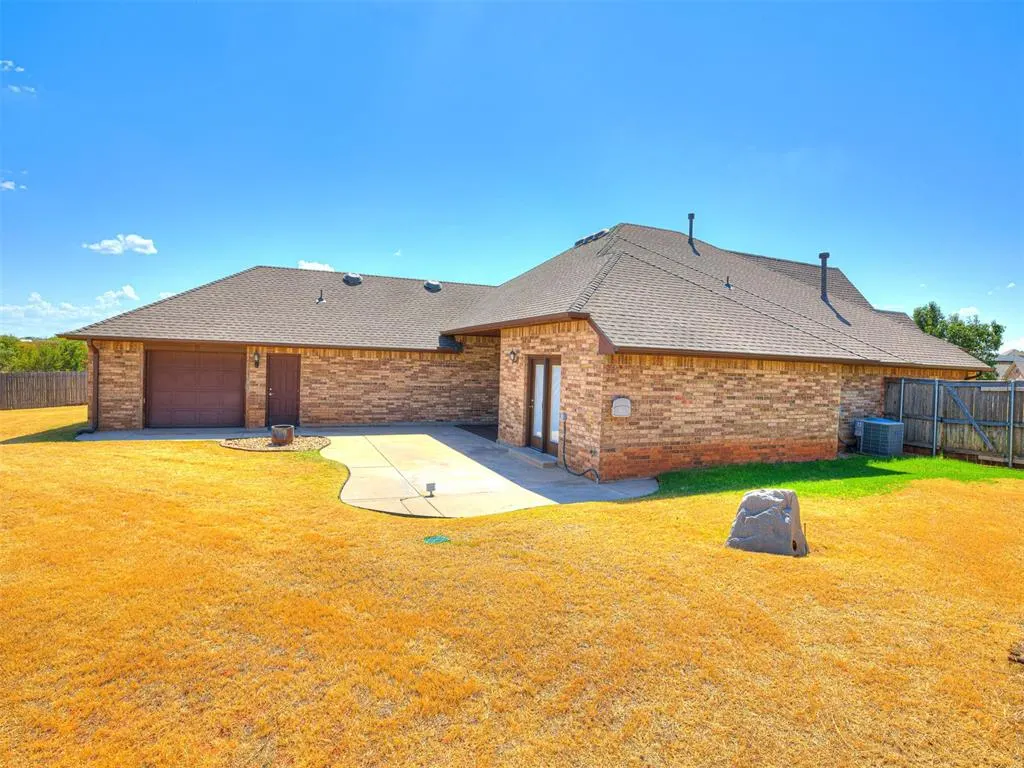 Photo 41 — 2923 SE 5th Street, Moore, OK 73160