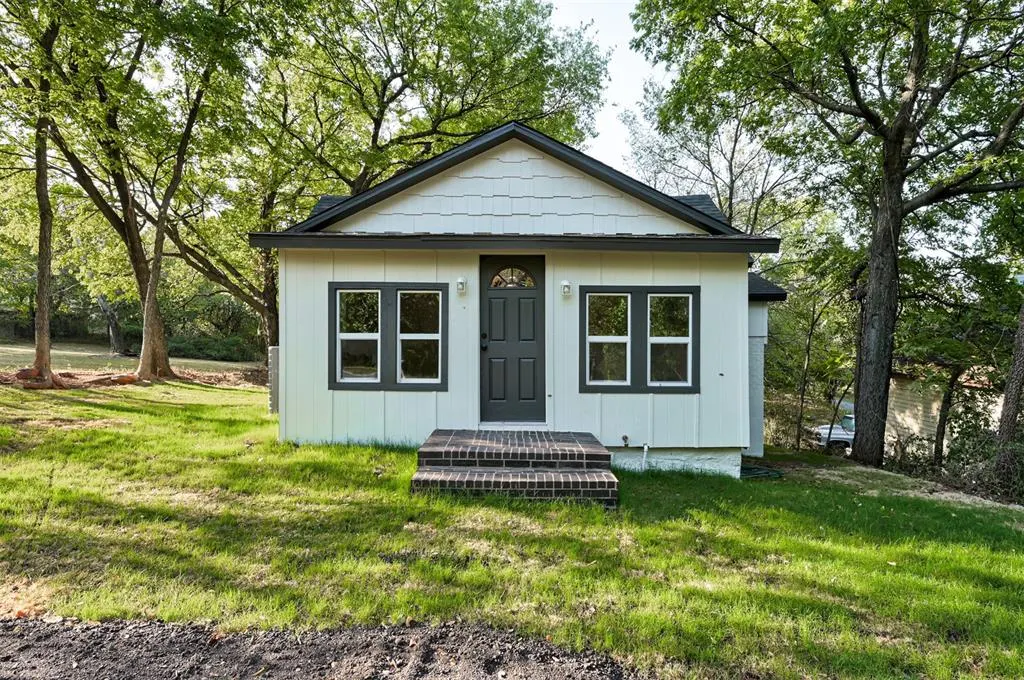Front exterior — 407 E 7th Street, Chandler, OK 74834