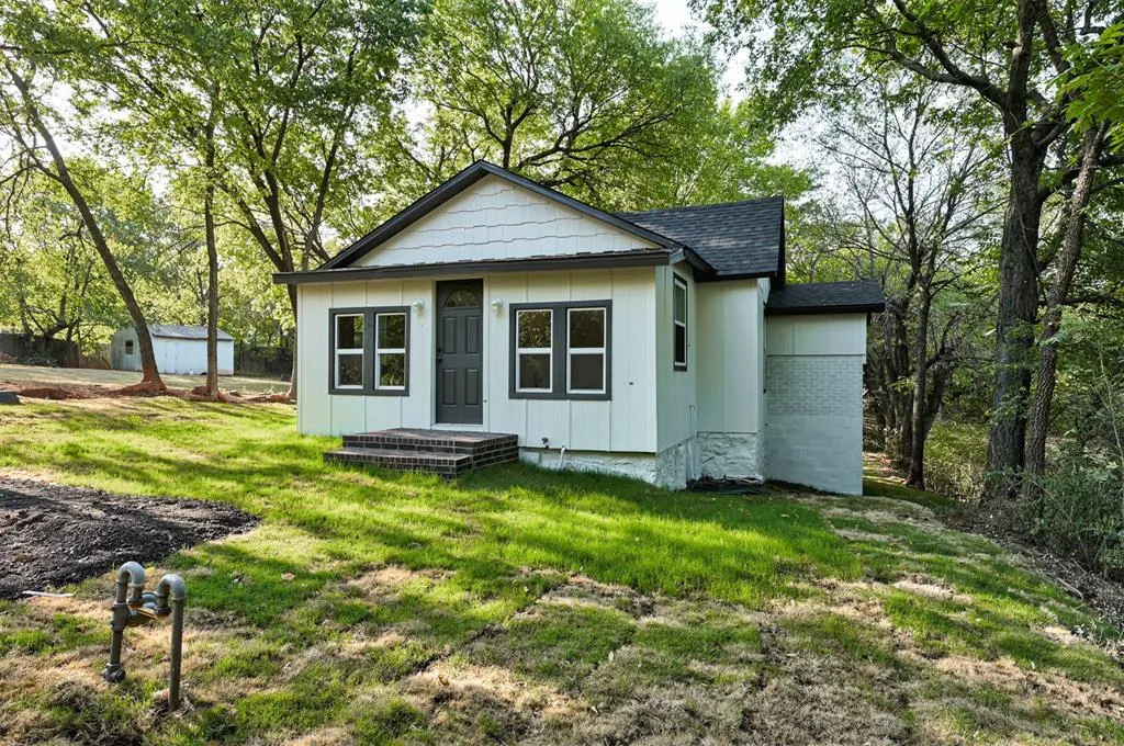 Photo 2 — 407 E 7th Street, Chandler, OK 74834