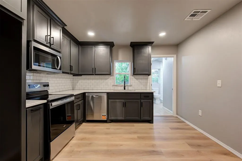 Photo 11 — 407 E 7th Street, Chandler, OK 74834