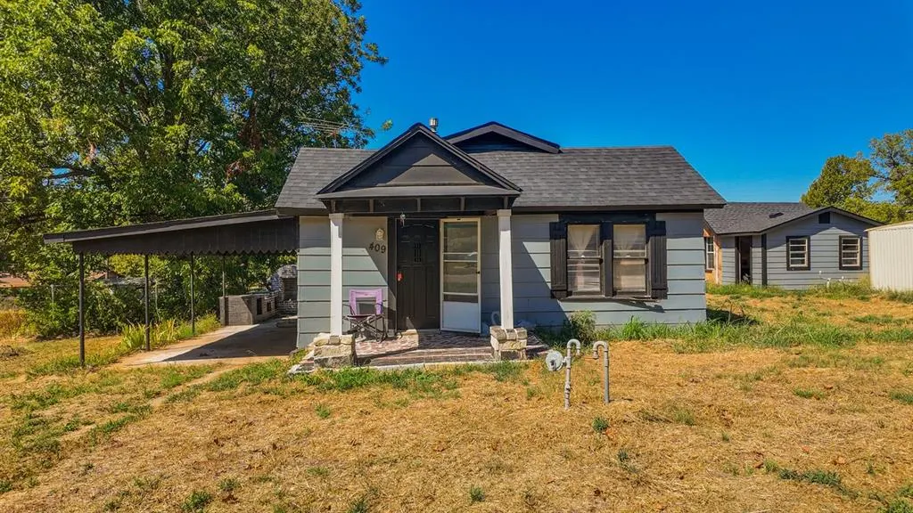 Photo 2 — 409 Fir Street, Wellston, OK 74881