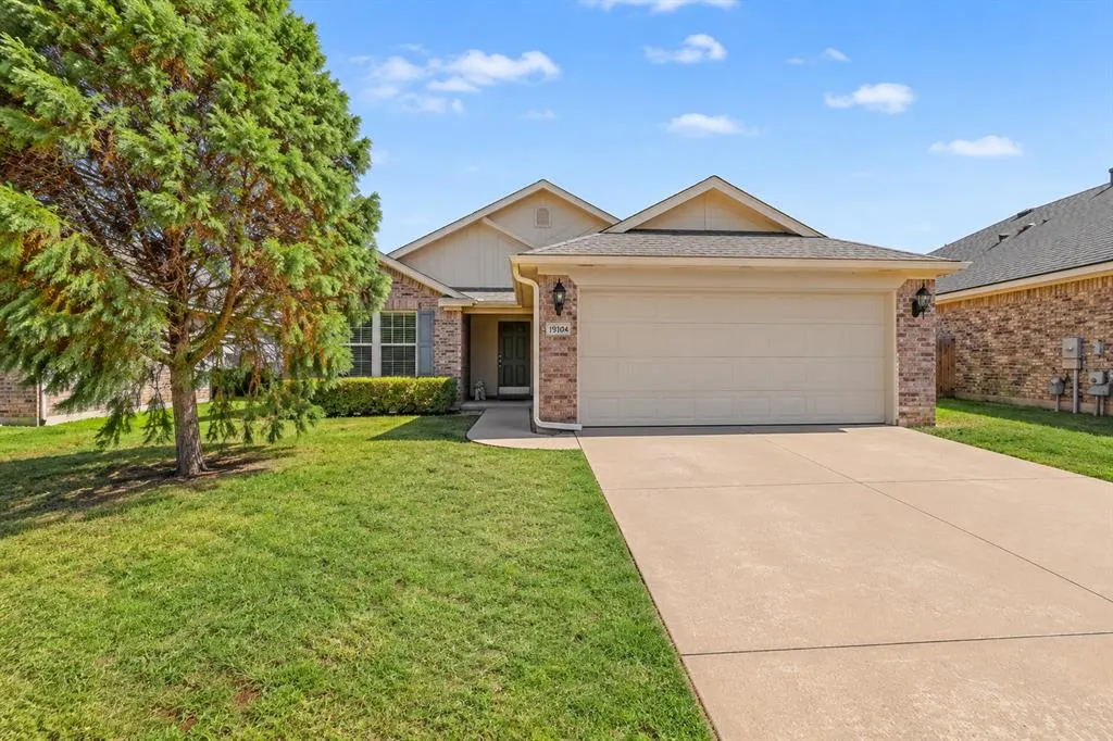 Front exterior — 19104 Visto Drive, Edmond, OK 73012