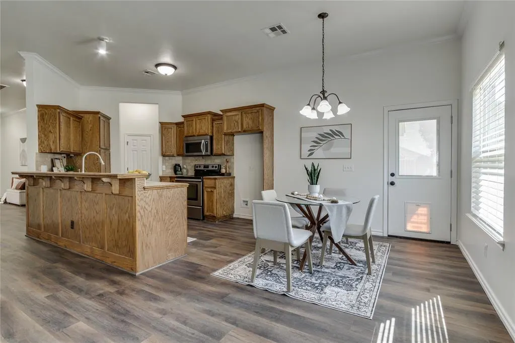 Photo 2 — 2176 Melody Drive, Edmond, OK 73012