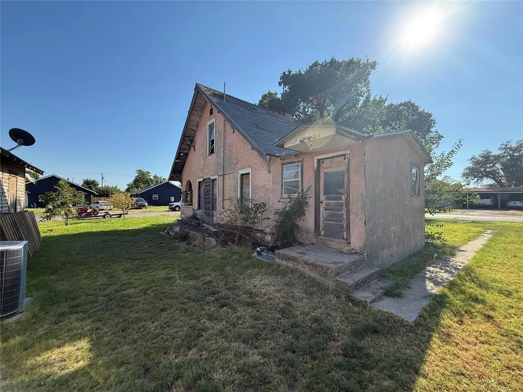 Front exterior — 420 NW 2nd Street, Laverne, OK 73848