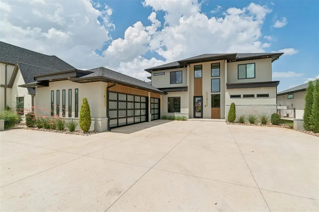 Photo 2 — 2025 Colonial Way, Edmond, OK 73025