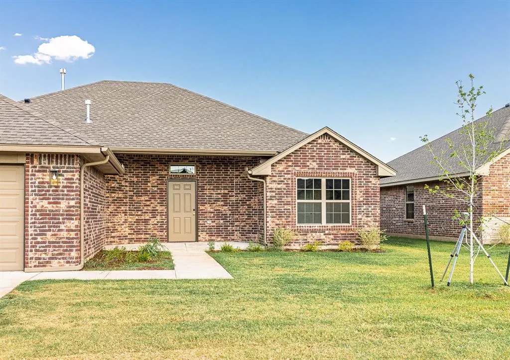 Photo 2 — 4533 Adobe Court, Yukon, OK 73099