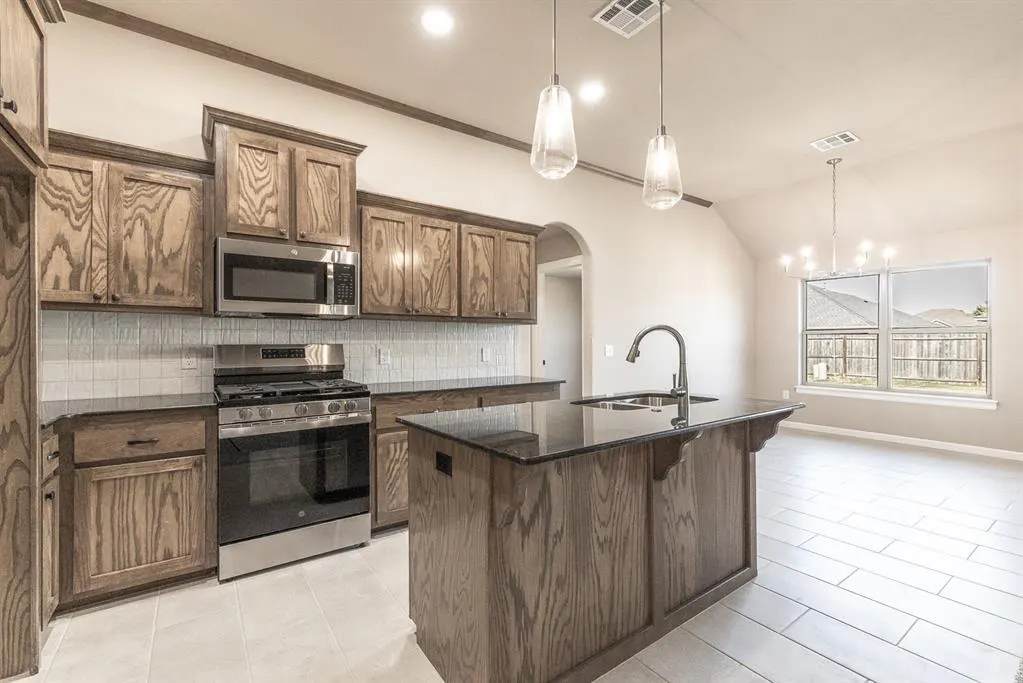 Photo 9 — 4533 Adobe Court, Yukon, OK 73099