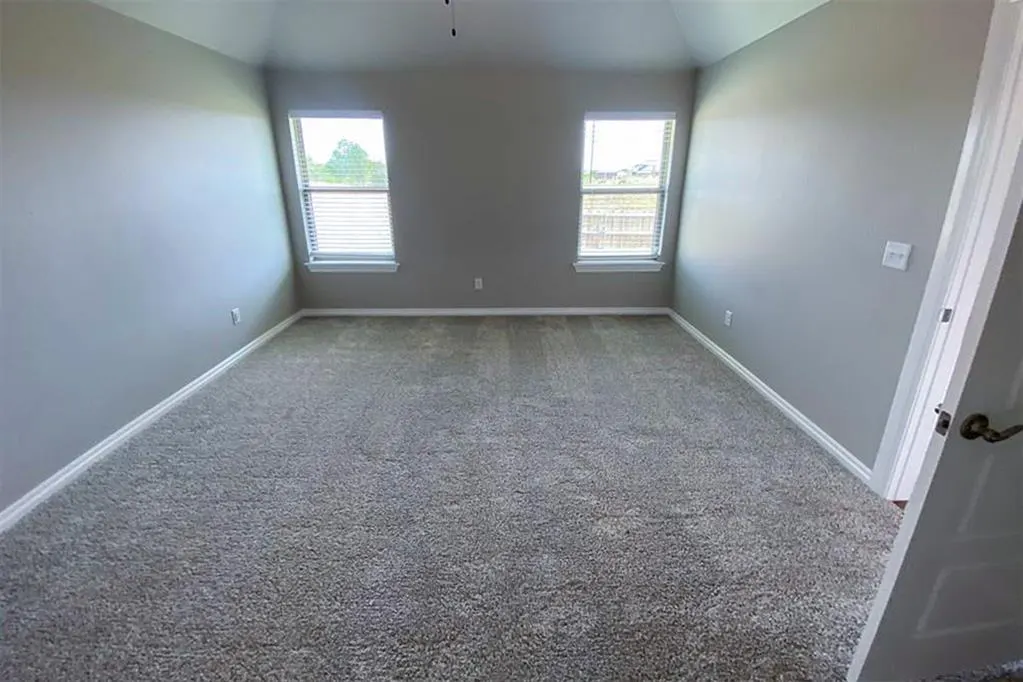 Photo 7 — 12500 Elba Drive, Yukon, OK 73099