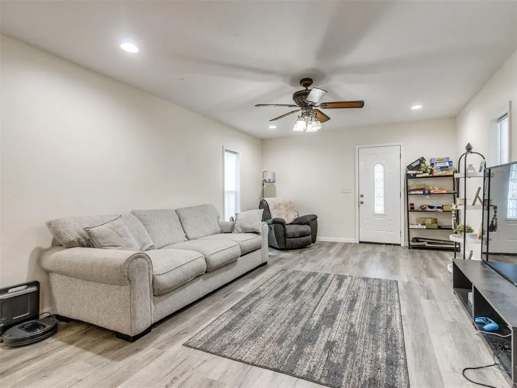 Photo 6 — 309 S Pybas Street, Washington, OK 73093