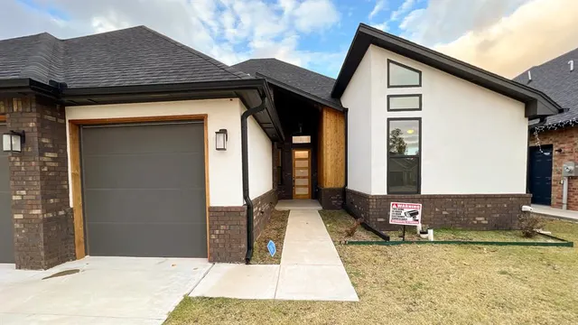 Photo 3 — 621 E Barajas Terrace, Mustang, OK 73064