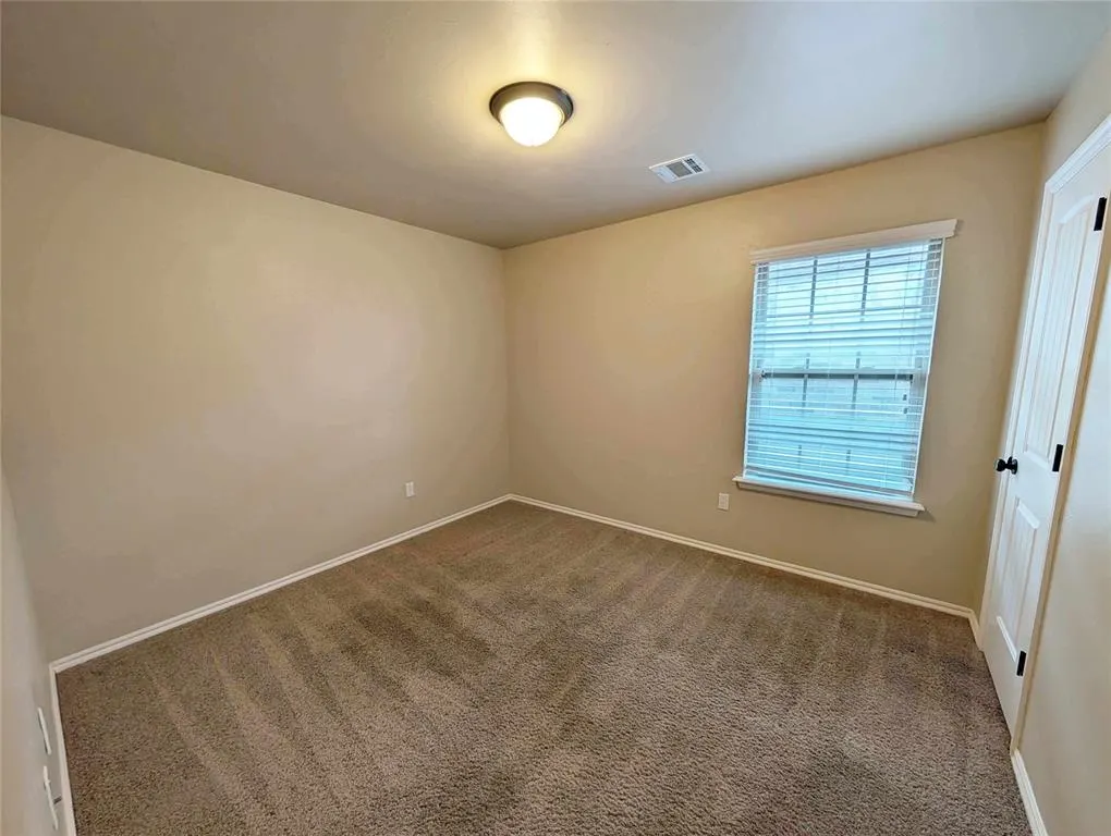 Photo 11 — 621 Apple Tree Lane, Moore, OK 73160