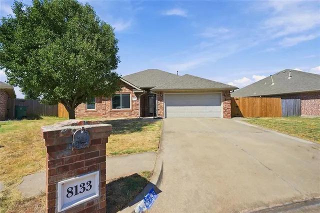 Photo 6 — 8133 Woodhue Drive, Oklahoma City, OK 73135