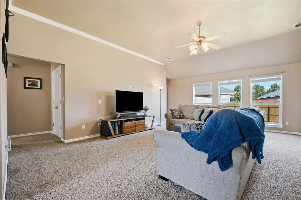 Photo 9 — 8133 Woodhue Drive, Oklahoma City, OK 73135