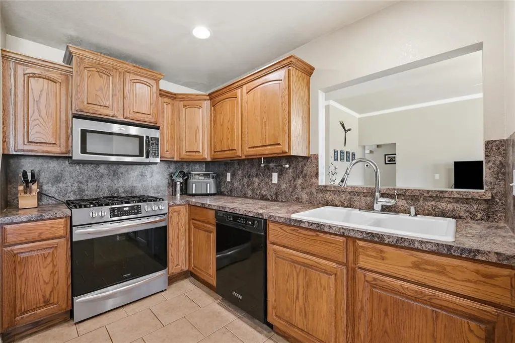 Photo 12 — 8133 Woodhue Drive, Oklahoma City, OK 73135