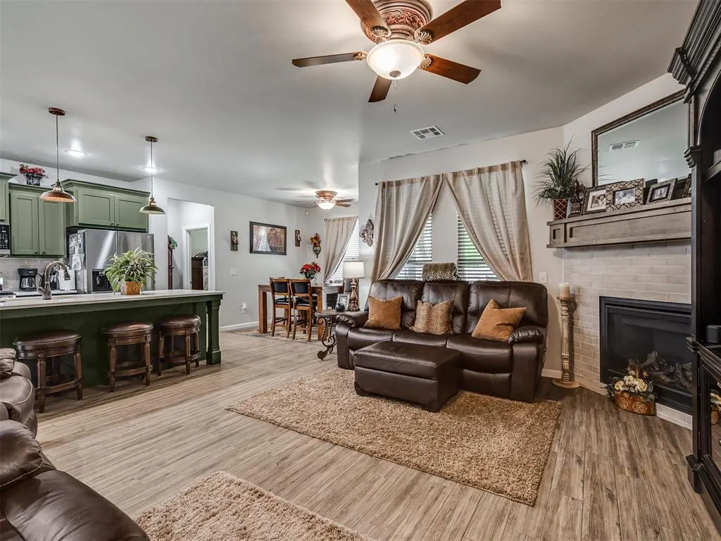 Photo 6 — 2416 Creek Side Circle, Oklahoma City, OK 73160